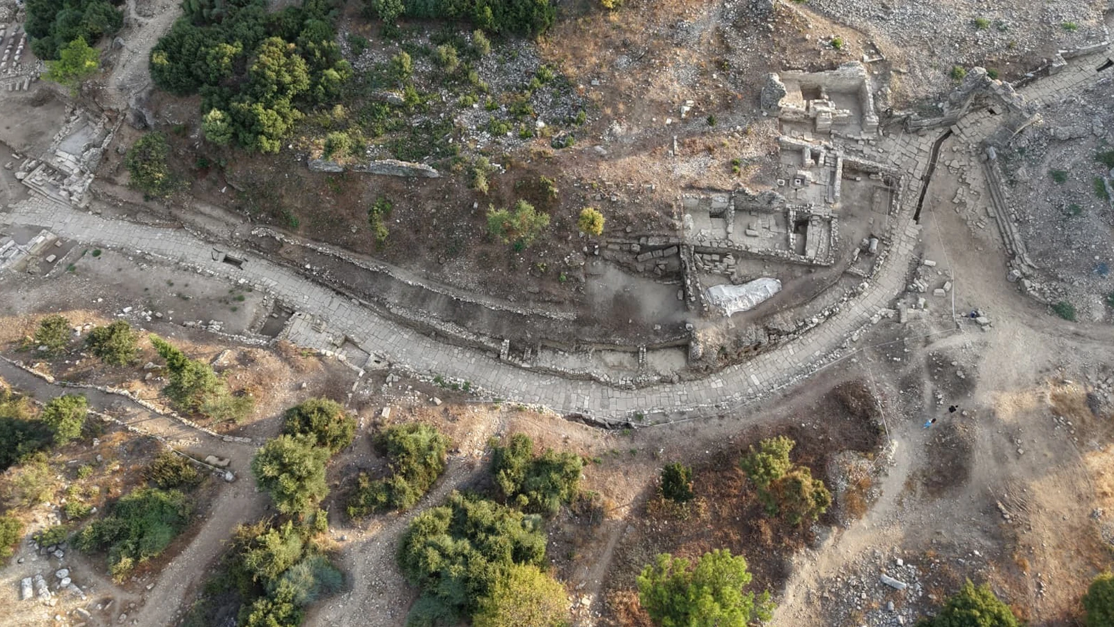 2 bin yıllık cadde gün yüzüne çıktı!