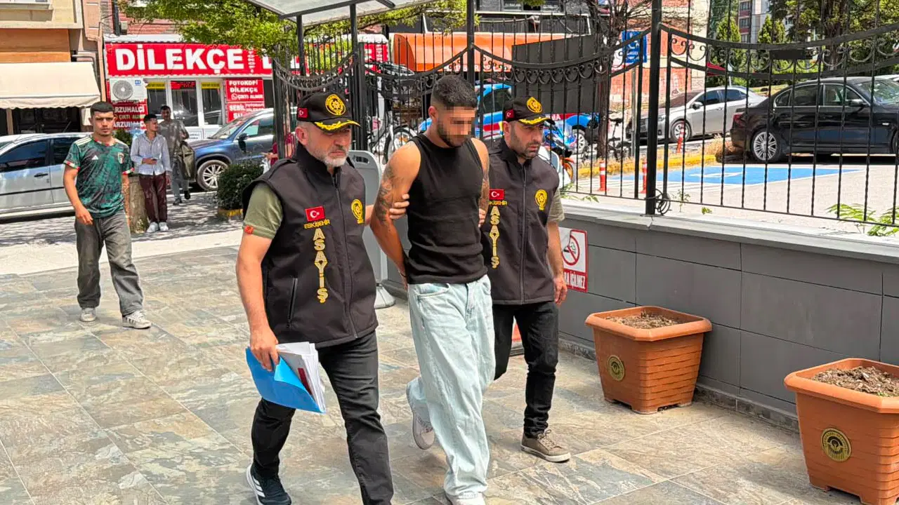 Eskişehir'de vahşet: Tartıştığı kuryeyi silahla yaraladı