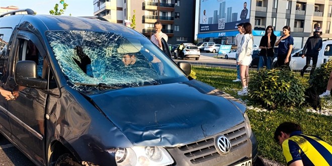 Tekirdağ'da hafif ticari araç elektrikli bisiklette çarptı