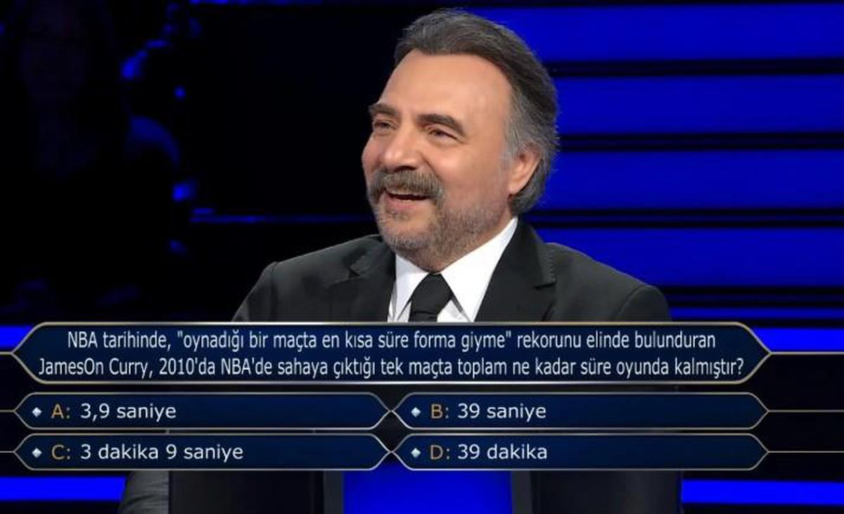 NBA tarihinde, "oynadığı bir maçta en kısa süre forma giyme" rekorunu elinde bulunduran JamesOn Curry, 2010'da NBA'de sa..