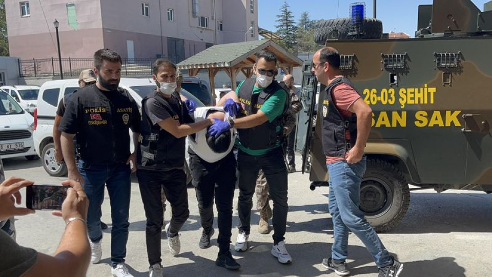Sokakta 5 kişiyi bıçaklayıp 75 yıl ceza almıştı; cezaevinde intihar etti