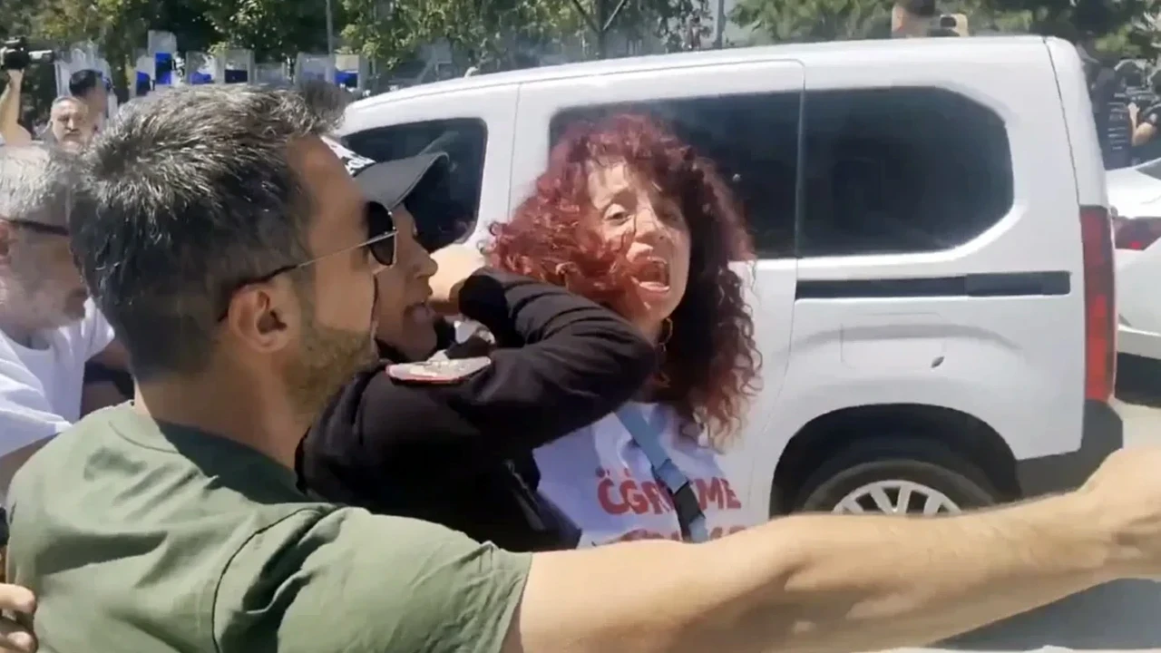 Bakanlık Önünde Öğretmenlere Müdahale, 49 Gözaltı