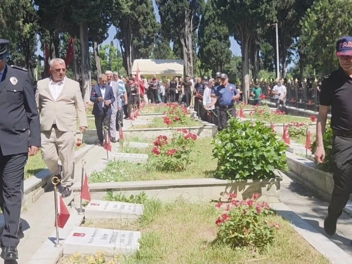 Vezneciler şehitleri, 10'uncu yıllarında kabirleri başında anıldı