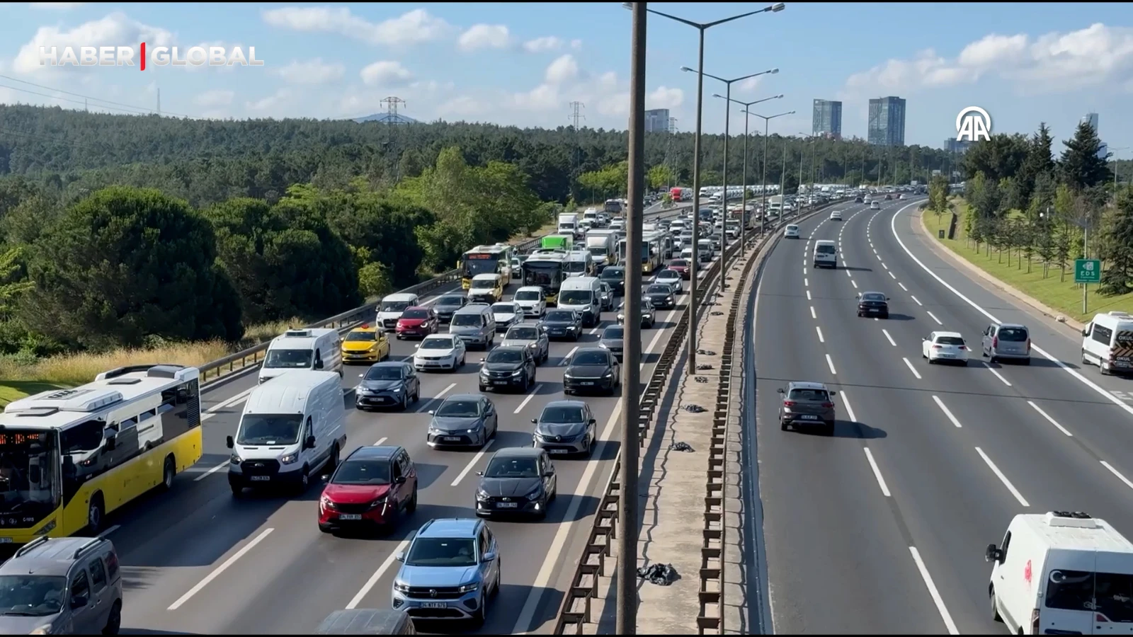 İstanbul'da haftanın ilk iş gününde trafik yoğunluğu yaşanıyor