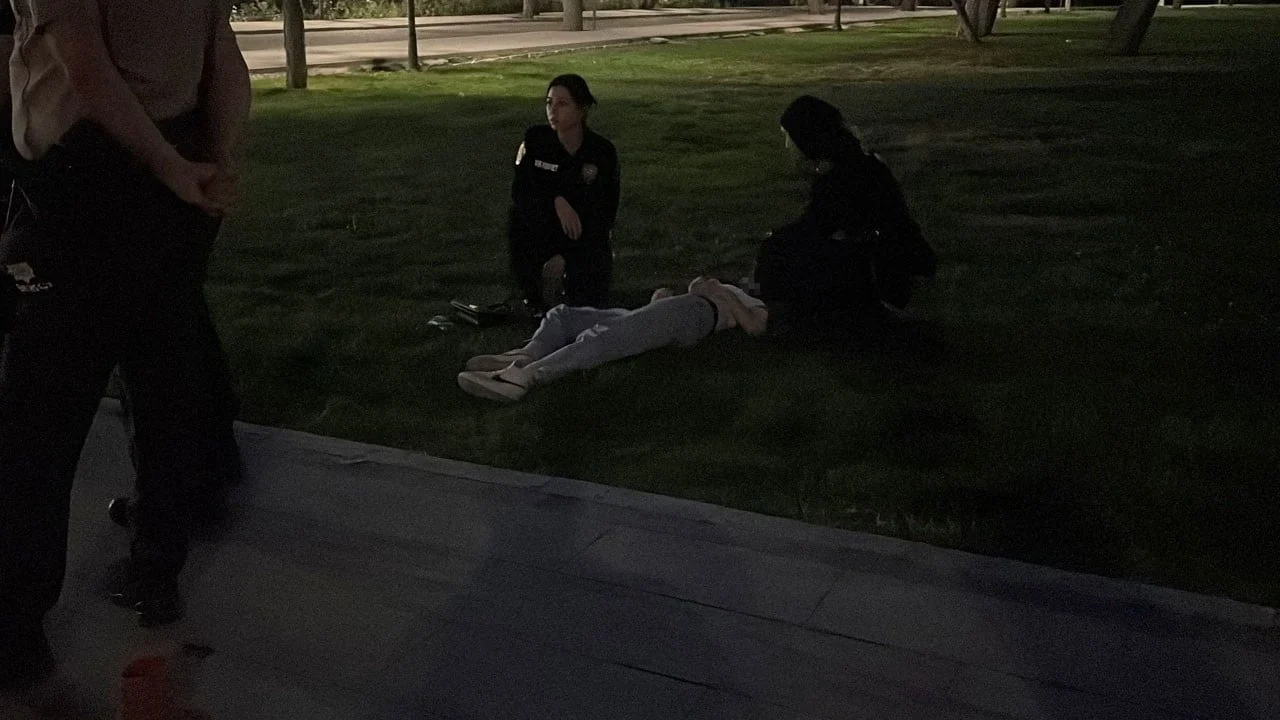 Polis ekipleri bir türlü uyandıramadı! 17 yaşındaki genç kız parkta baygın halde bulundu