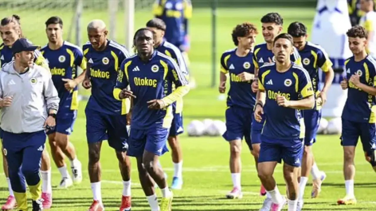 Fenerbahçe'de tarihi temizlik! 9 ismin bileti kesildi