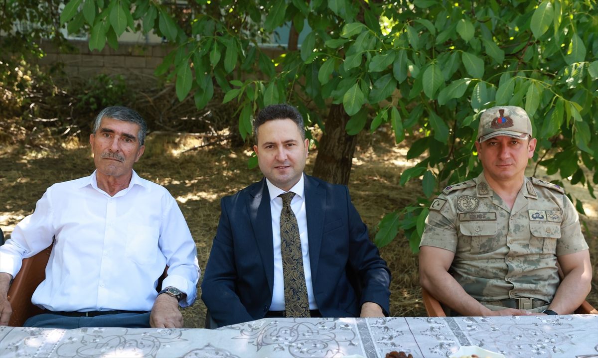 Kaymakam Çelik, şehit ailesini ziyaret etti