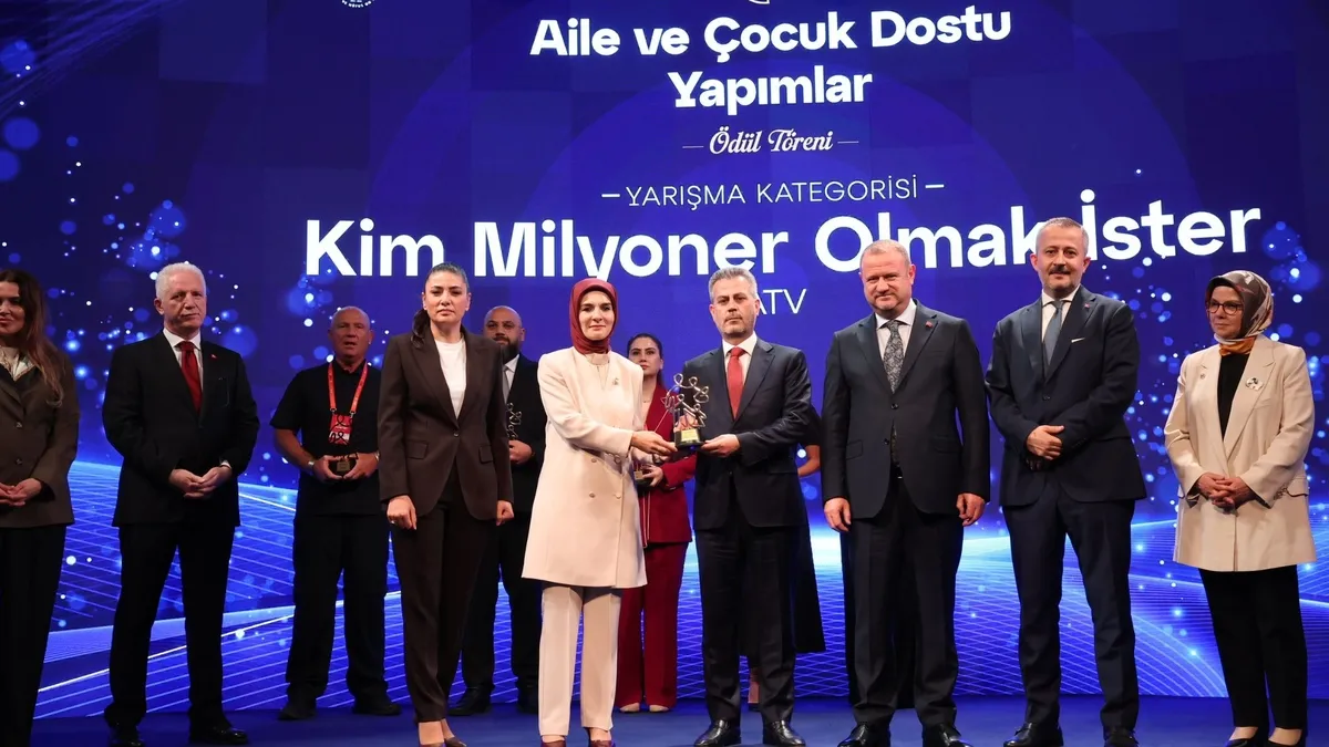 Kim Milyoner Olmak İster?'e "Aile ve Çocuk Dostu Yapım" ödülü!