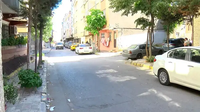 Bağcılar'da takip ettikleri sürücüye silah doğrultup araçtaki 2 milyon 568 bin lirayı çaldılar