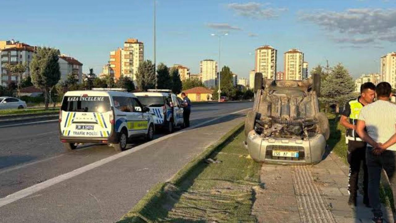 Kayseri’de hafif ticari araç takla attı: 1 yaralı