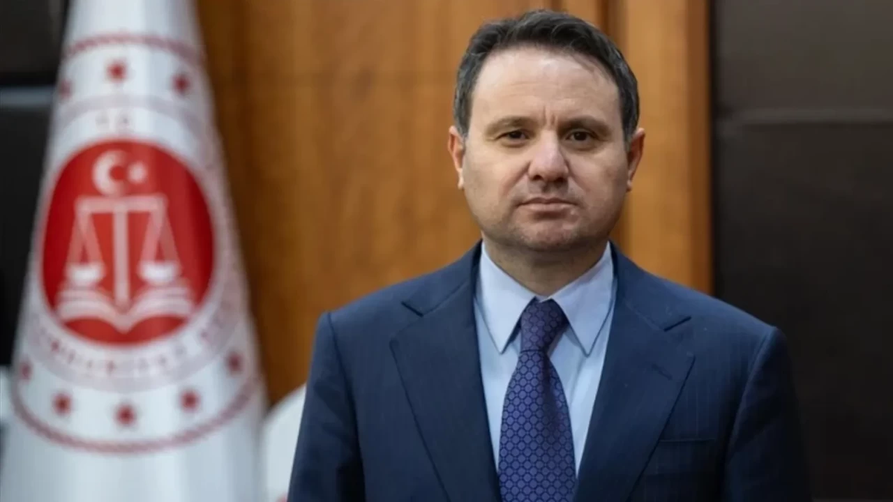Bakan Gürlek'ten dikkat çeken uyarı: Gençleri en çok tehdit eden sorun yasaklı madde