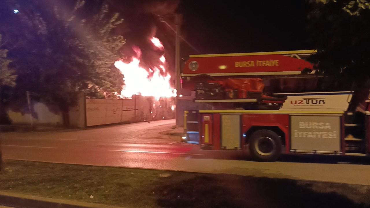 Bursa’da geri dönüşüm tesisinde yangın