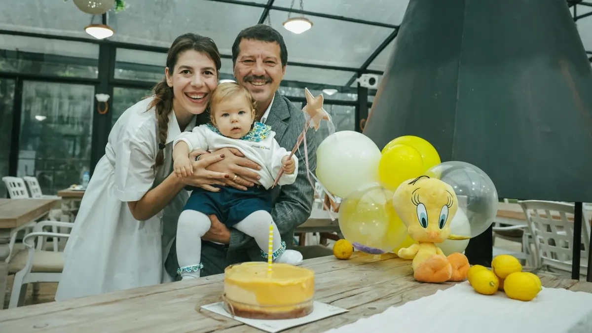Altı Üstü İstanbul’un yıldızından duygusal itiraf! 53 yaşında baba olan İlker Aksum: Ağlamamak için kendimi zor tuttum