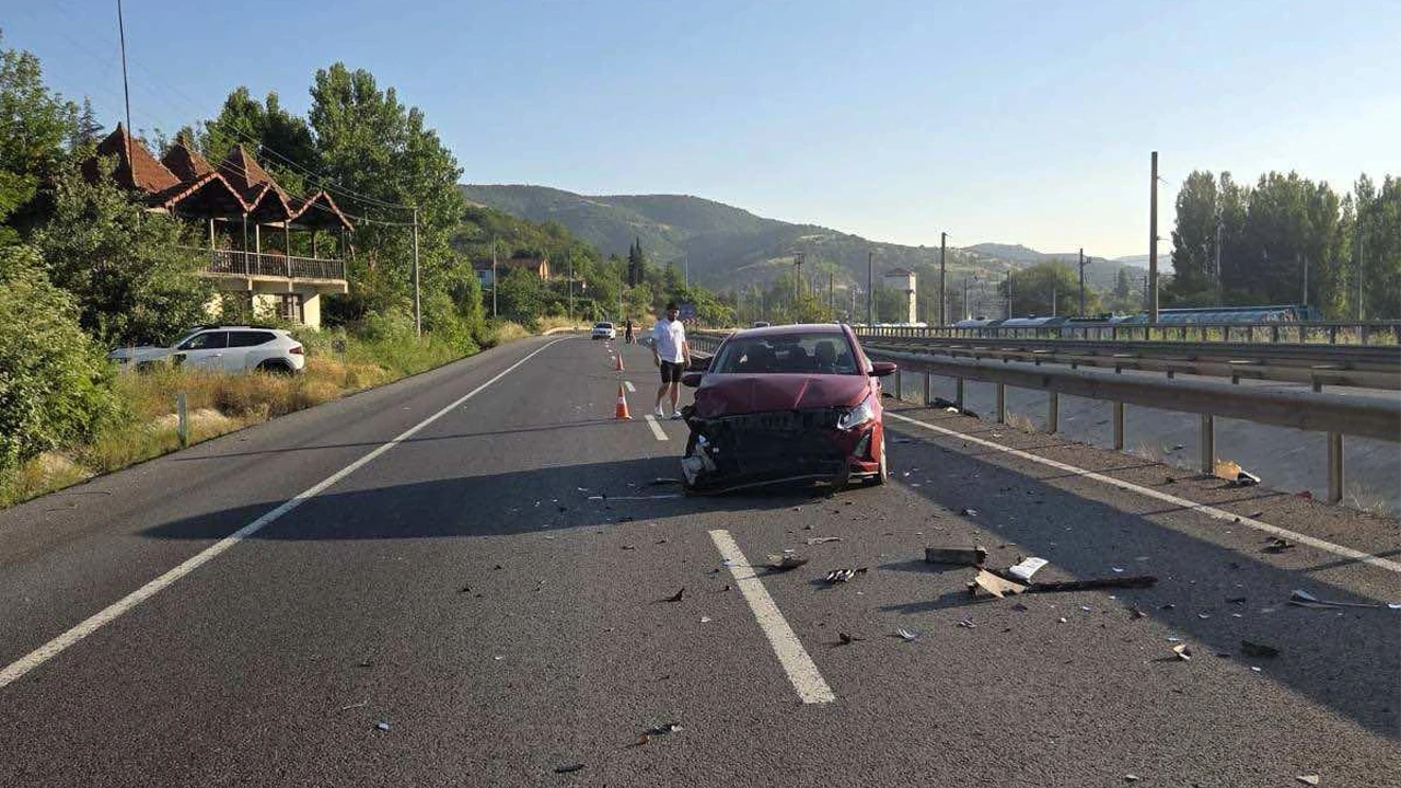 Bilecik-Bozüyük yolundaki kazada 2 araç çarpıştı: 1 yaralı