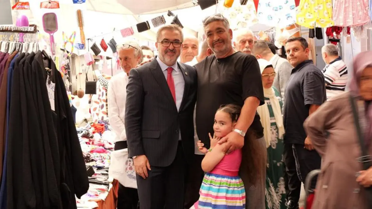 AK Parti İstanbul milletvekilleri sahaya indi: 3 ilçede pazar pazar gezdiler