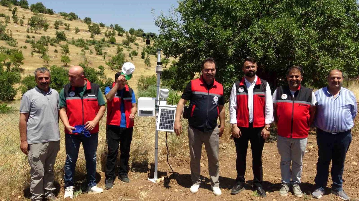 Batman'da bağ ve Antep fıstığı bahçelerine "tahmin ve erken uyarı sistemi" kuruldu