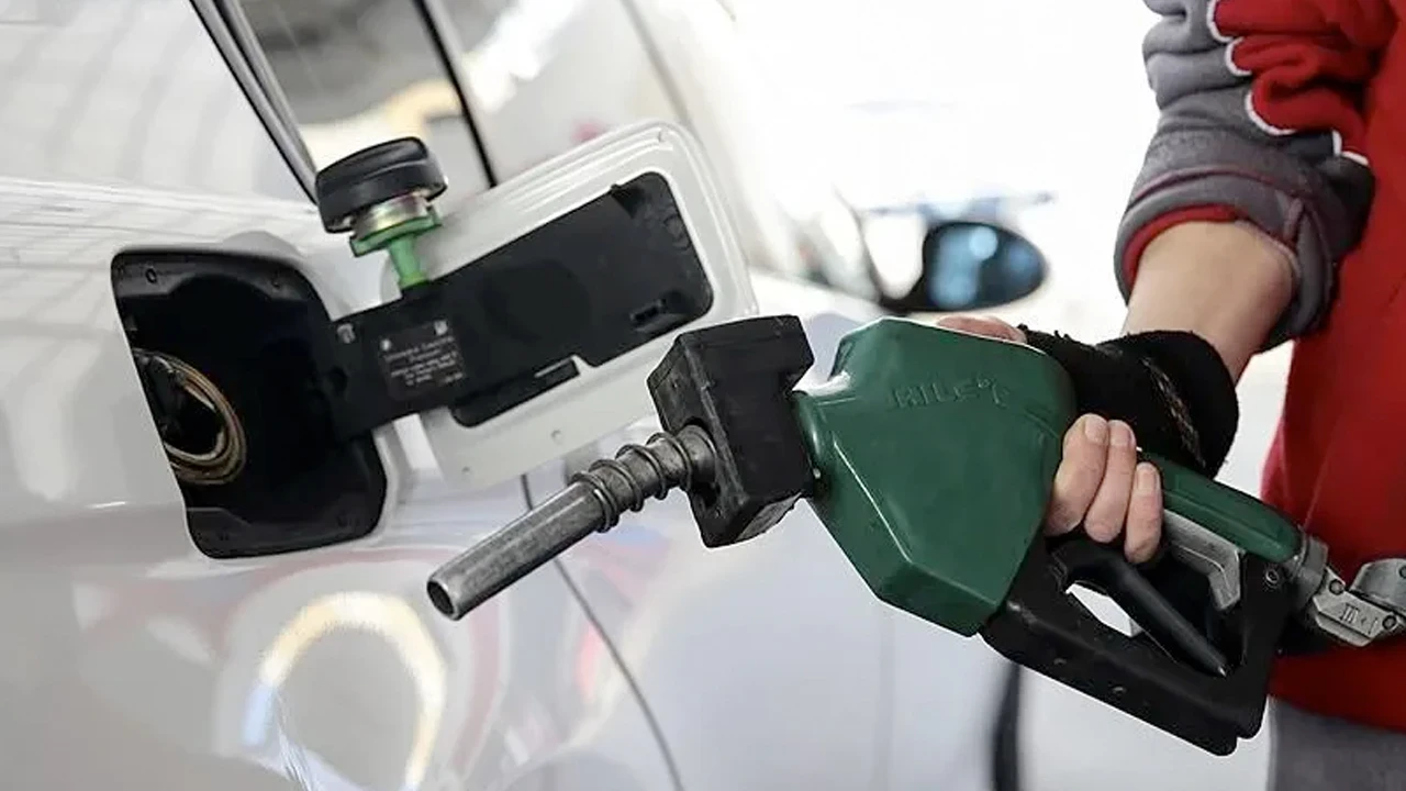 Akaryakıt fiyatları değişiyor! Yeni zam kapıda, depoları fulleyin benzin, motorin litresi...