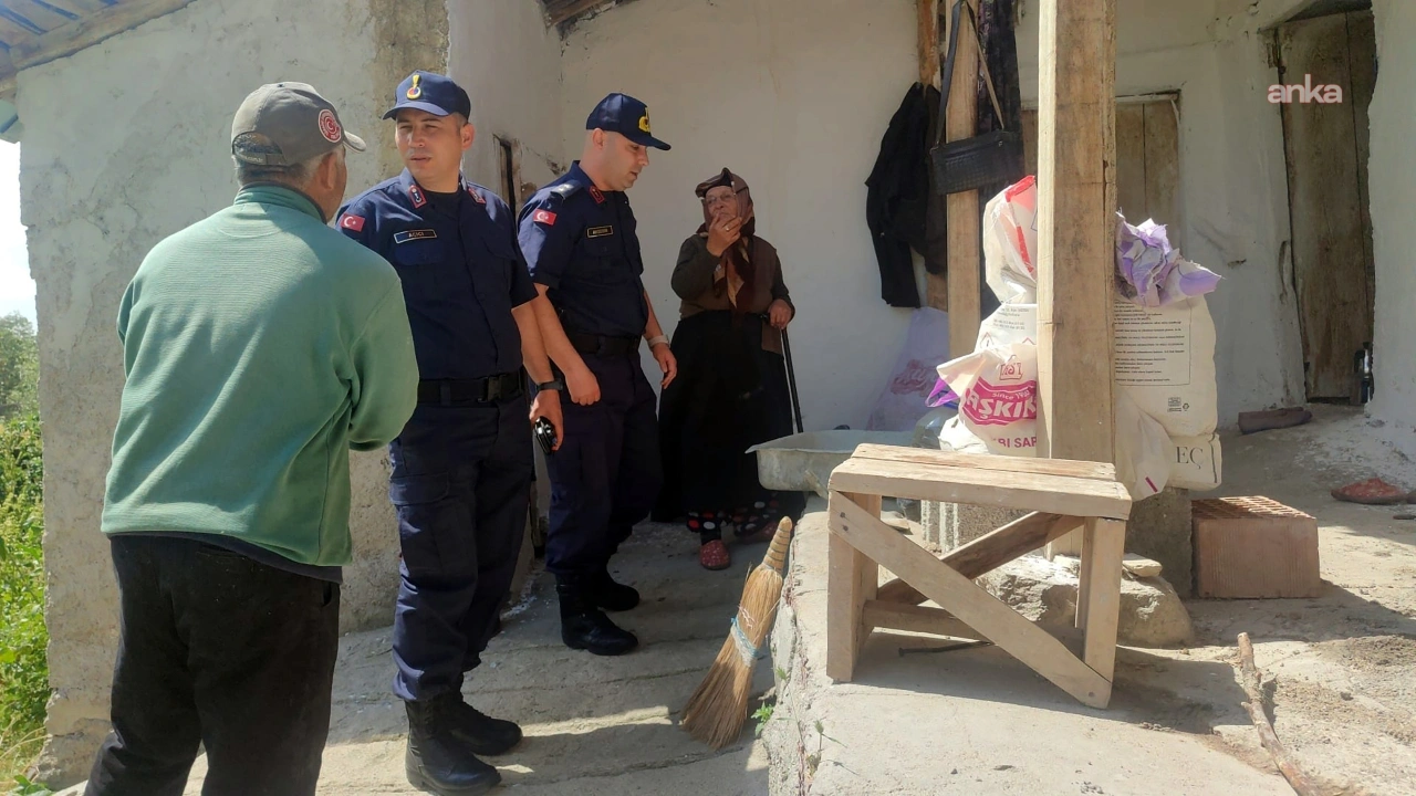 Yozgat’ta yaşlı kadına jandarma sahip çıktı