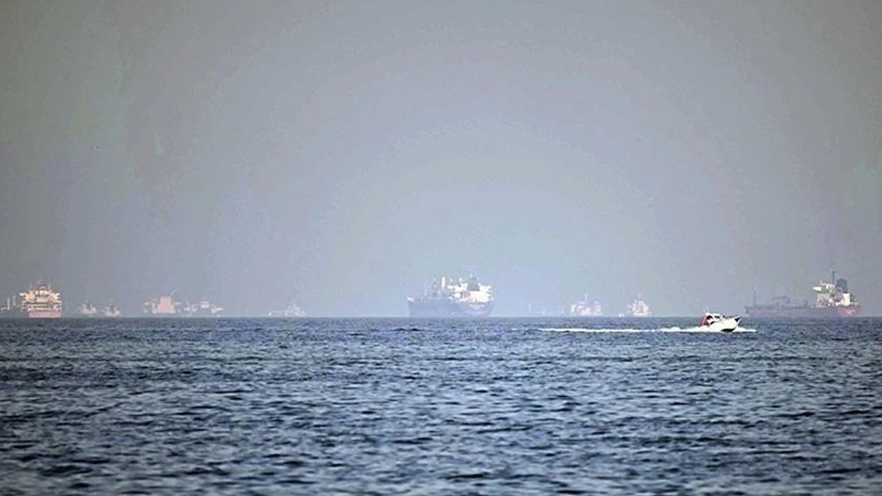 Hürmüz'de gerilim: İran 3 tankeri durdurdu