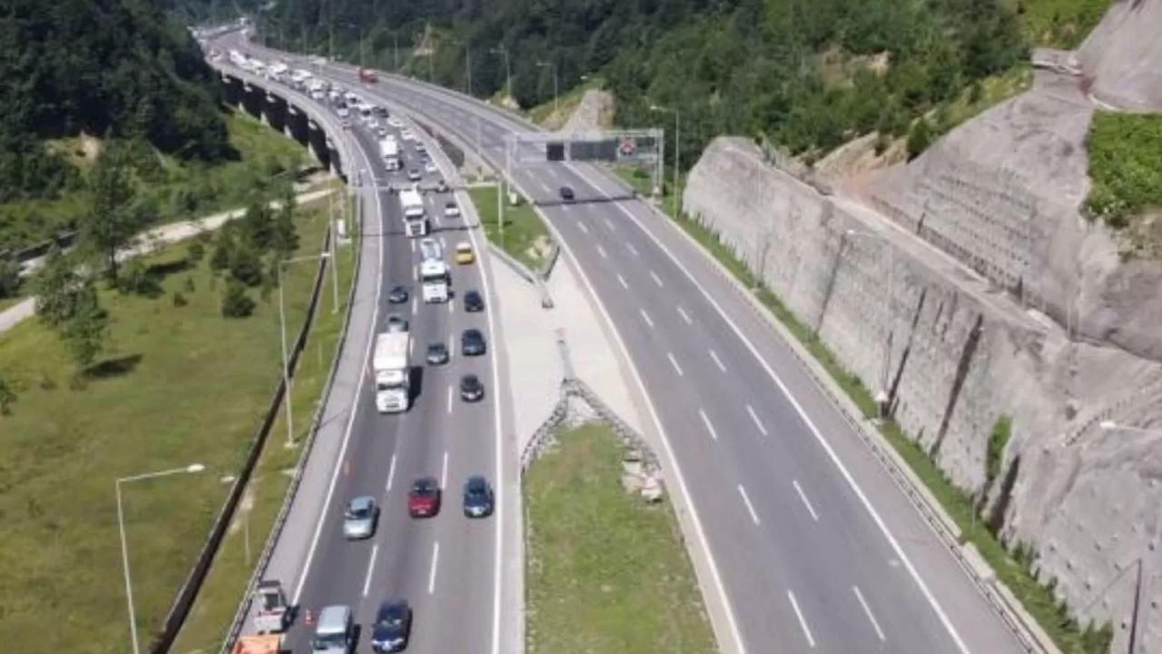 Yola çıkacaklar dikkat: Karayollarında güncel çalışmalar ve kapatılan güzergahlar!