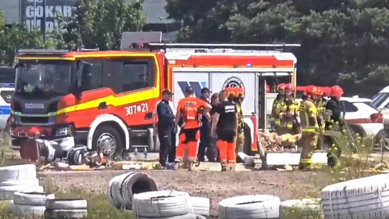 Polonya'da küçük uçak düştü: 2 kişi öldü