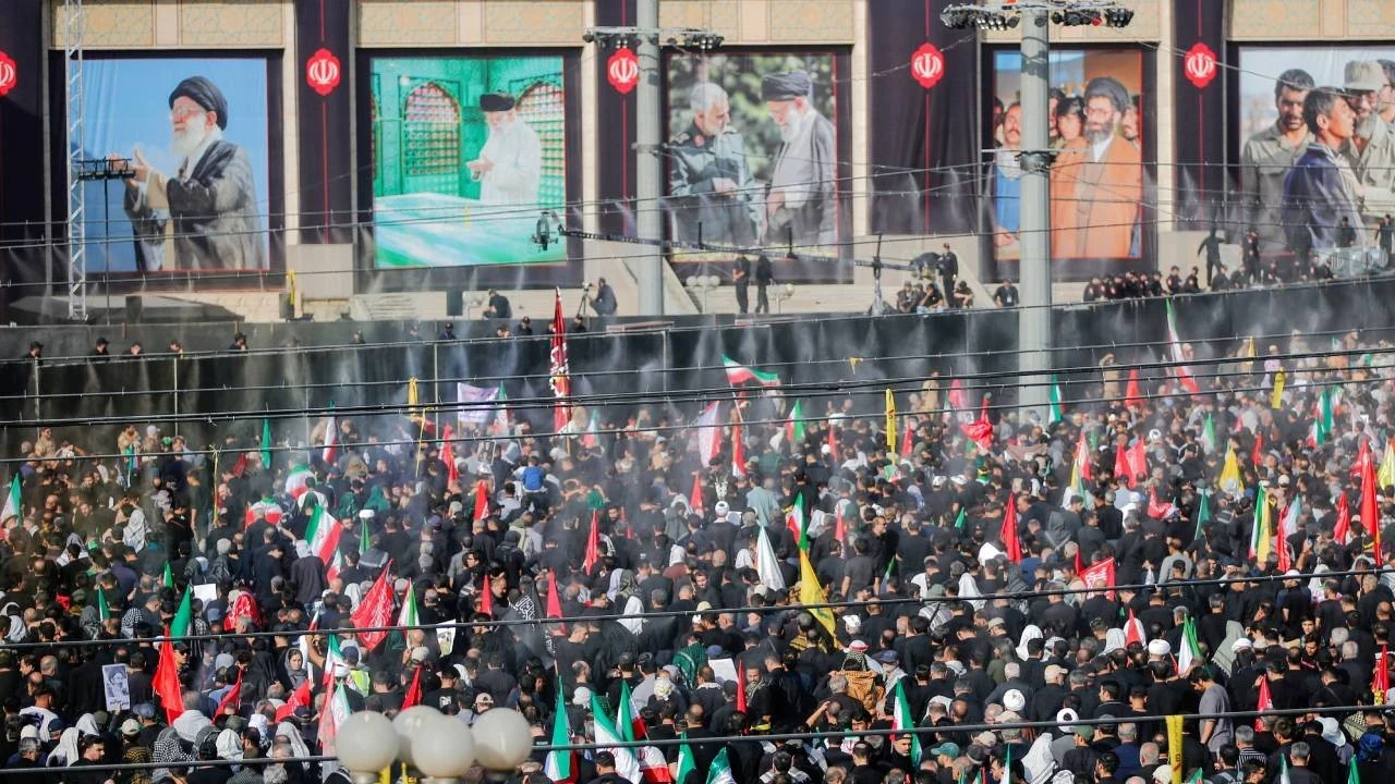 Hamaney için 20 milyon kişilik tören: İntikam yeminleri atıldı! Aylar sonra ilk kez ortaya çıktı