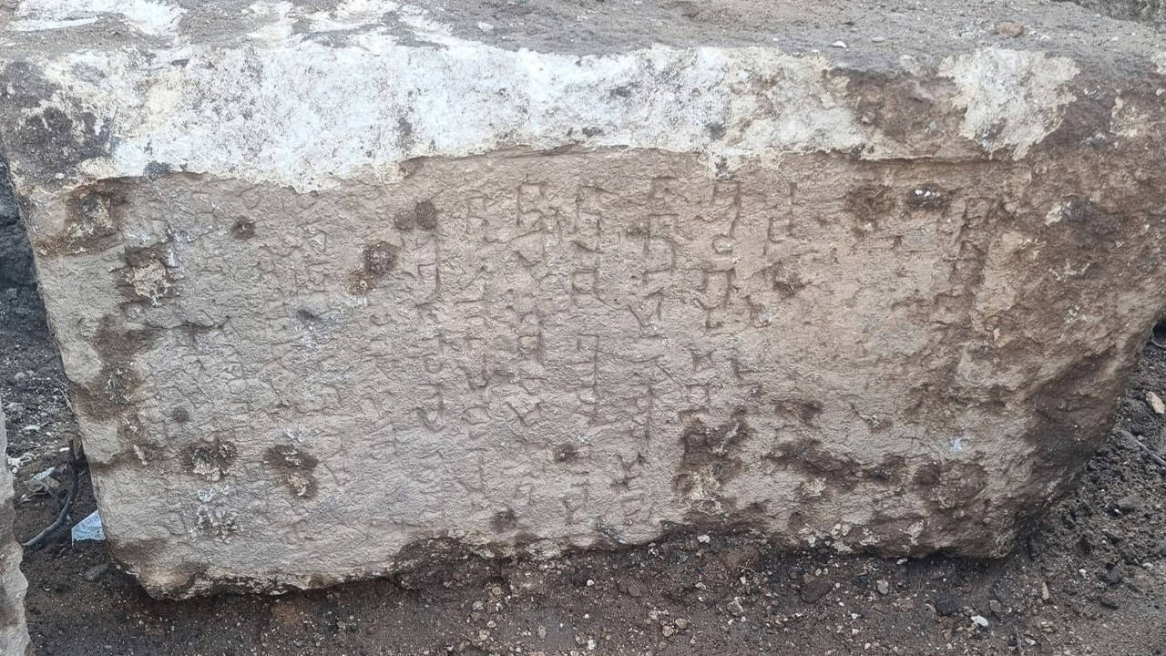 Mardin'de peyzaj çalışmasında yazılı tarihi kitabeler bulundu
