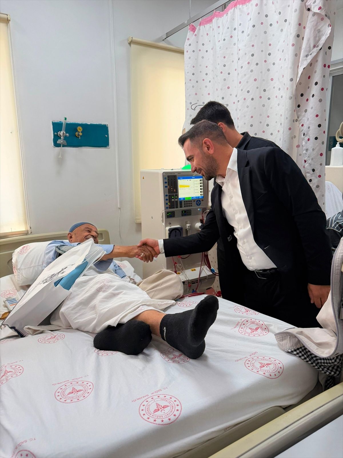 Kozluk'ta hastalara Babalar Günü ziyareti