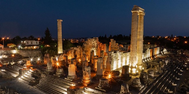 Apollon Tapınağı, gece müzeciliği ile ziyaretçilerini akşam da ağırlıyor
