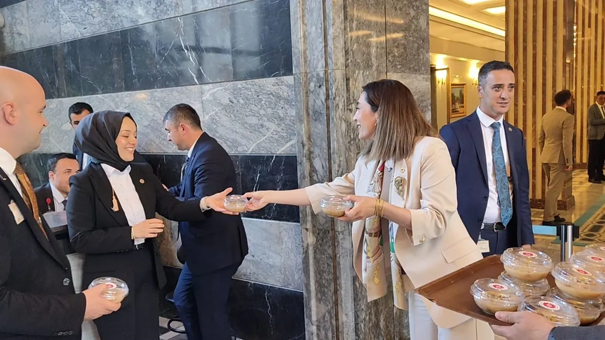 TBMM'de Muharrem ayına özel anlamlı program: Bin 500 kişilik aşure lokması paylaşıldı