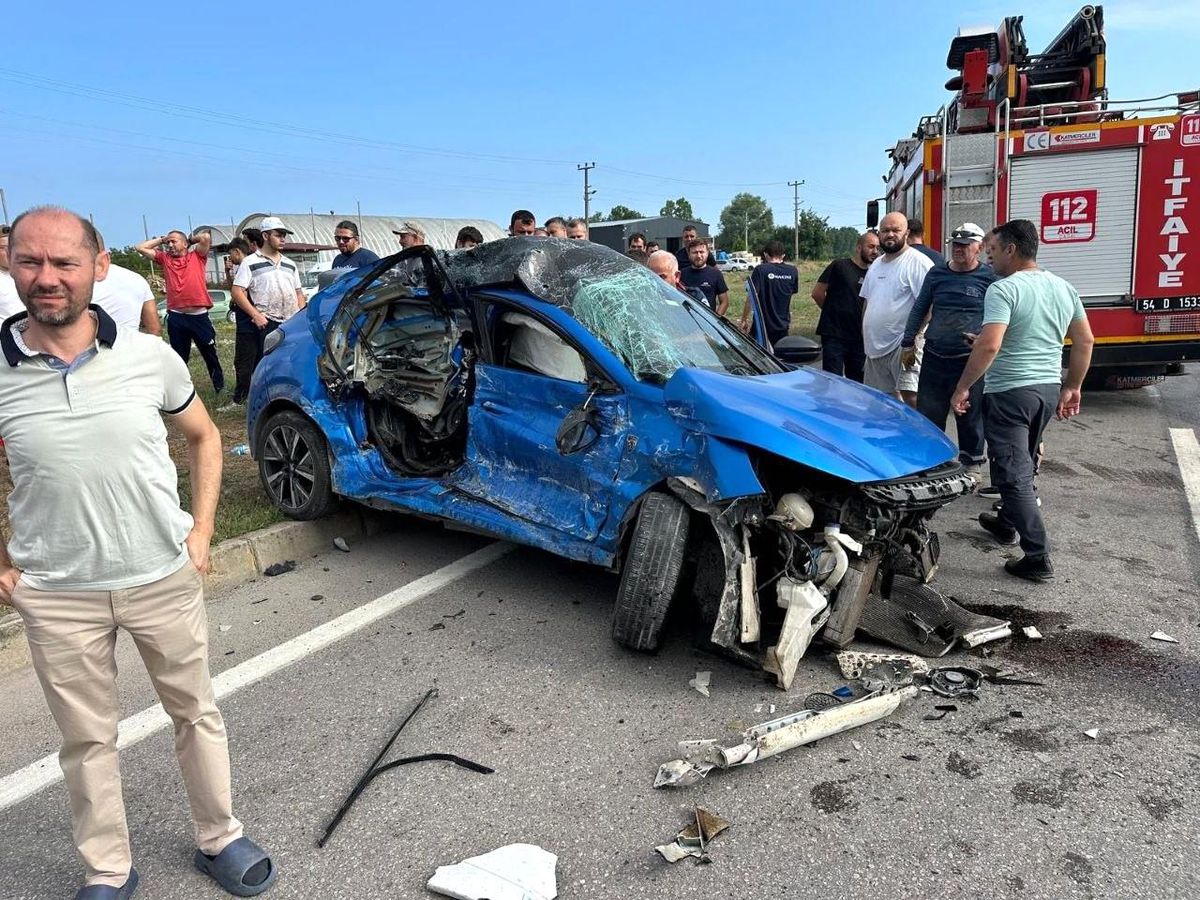 Çekici ile çarpışan otomobil hurdaya döndü: 1 yaralı