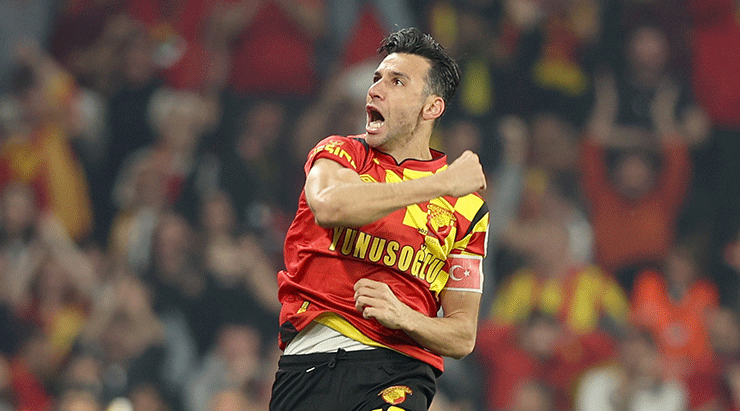 İsmail Köybaşı futbol kariyerini noktaladı!