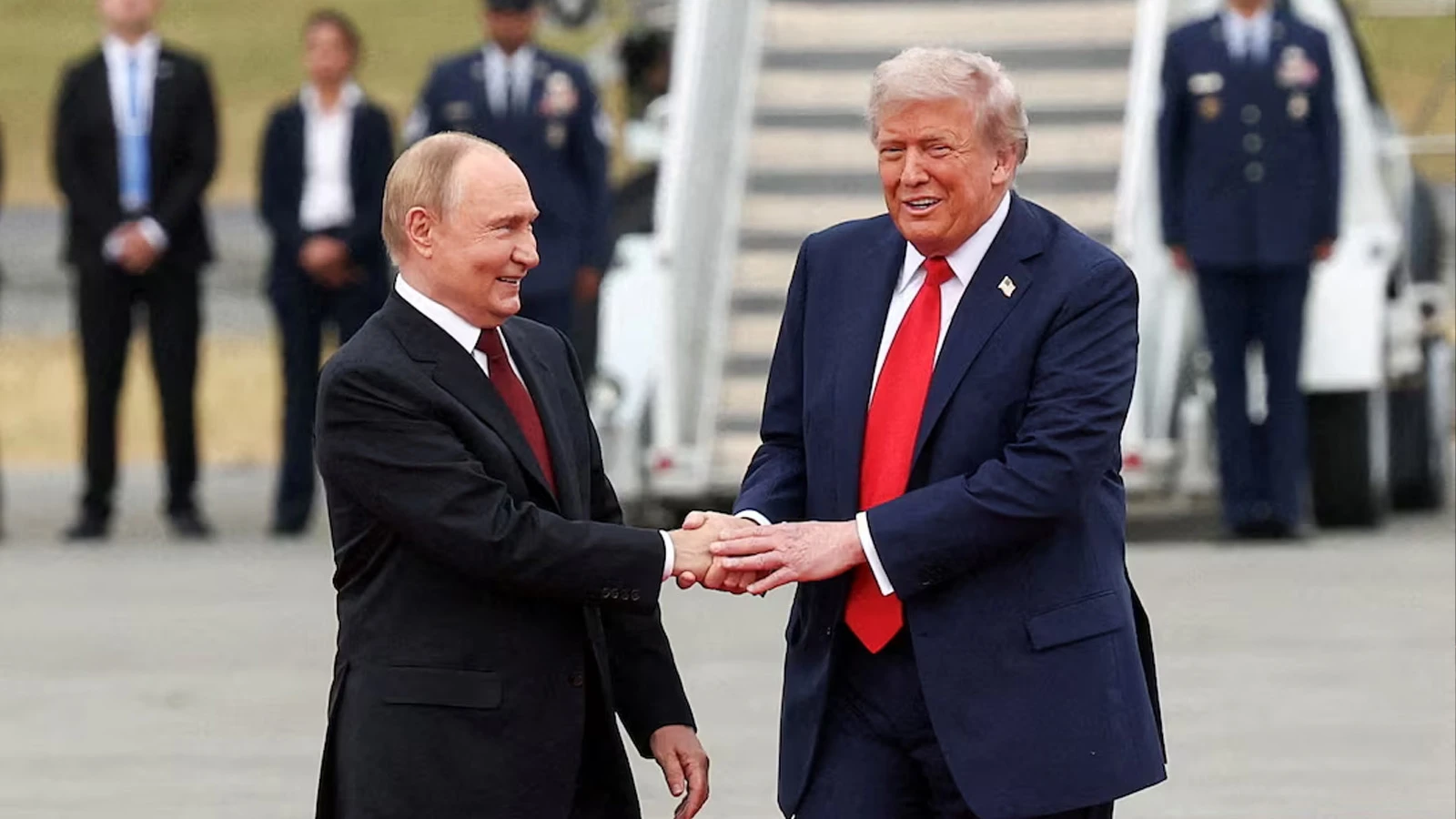 Putin ile Trump'tan kritik görüşme: Kremlin detayları paylaştı
