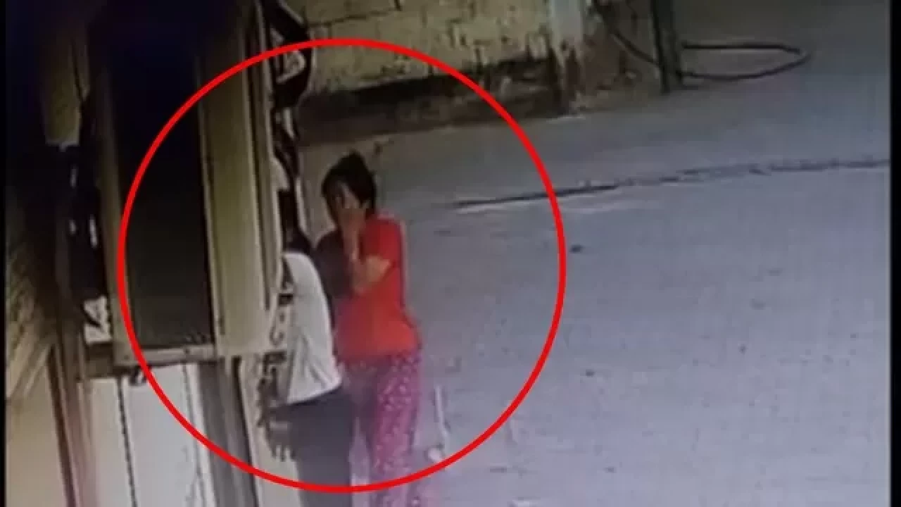 Mardin'de evlerin kapılarını açmaya çalışan şüpheliler kameraya yakalandı!