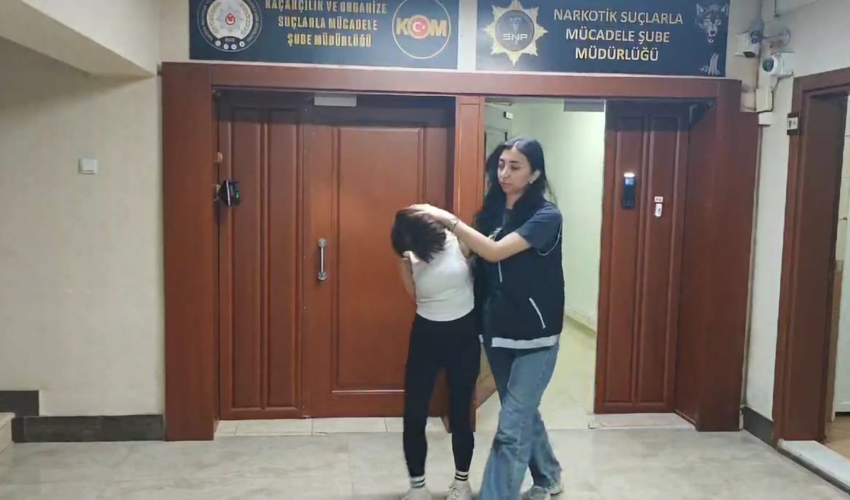 Arifiye'de Otogara Gelen Şüphelilerde Metamfetamin Ele Geçirildi