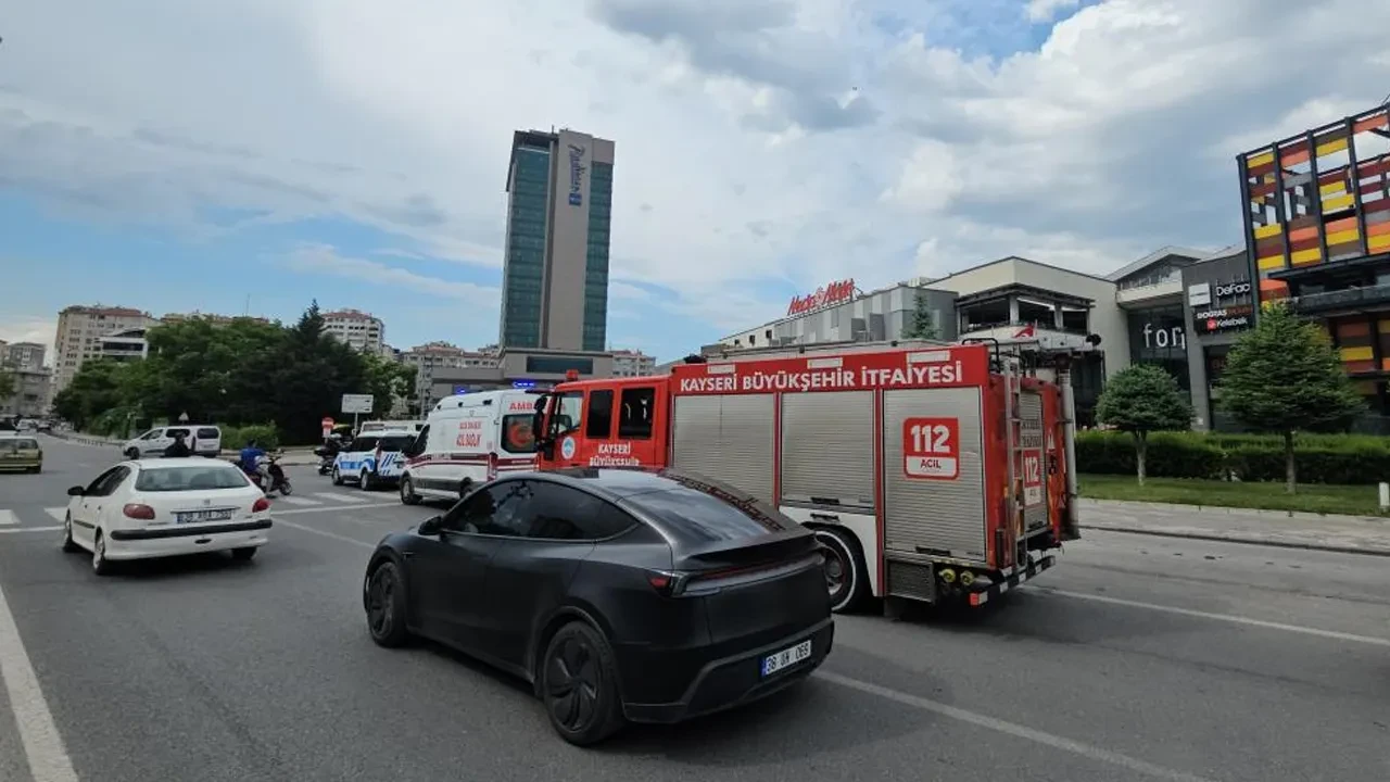 Kayseri'de AVM'de canlı bomba ihbarı! 13 yaşındaki çocuk kenti birbirine kattı