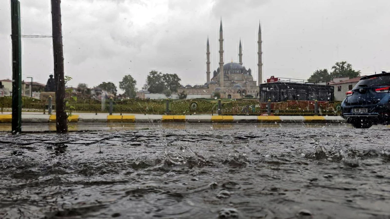 Meteoroloji'den İstanbul ve Trakya için kuvvetli yağış uyarısı