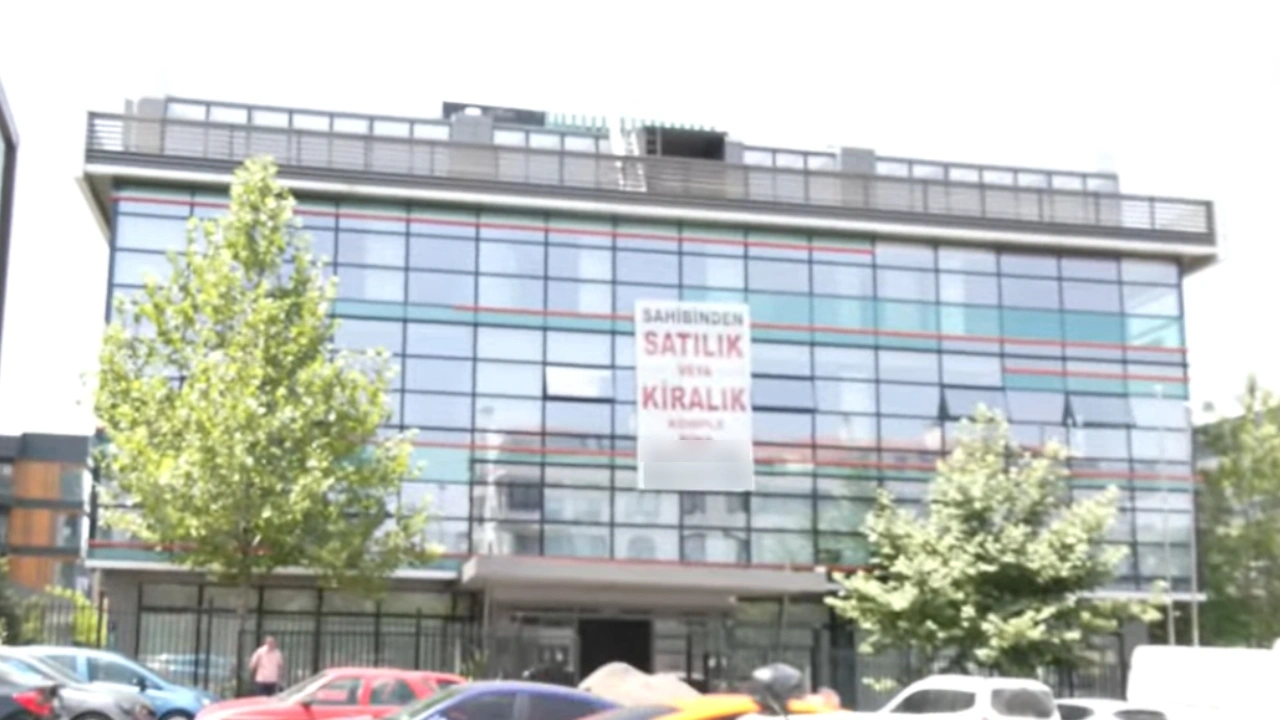 Yeni partinin binası belli oldu: Ustalar harıl harıl çalışıyor