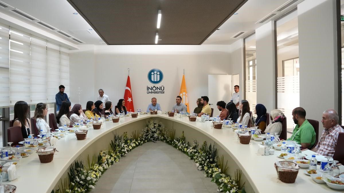 Türkçe Yaz Okulu düzenlenen kapanış yemeğiyle sona erdi