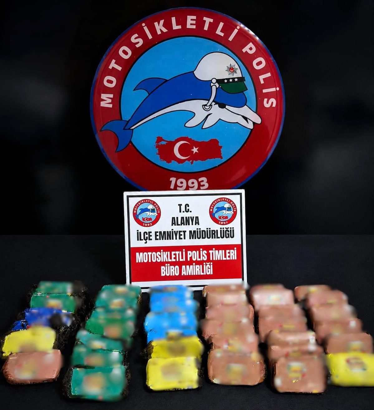 Alanya'da motosiklette 4 kilo esrar ele geçirildi