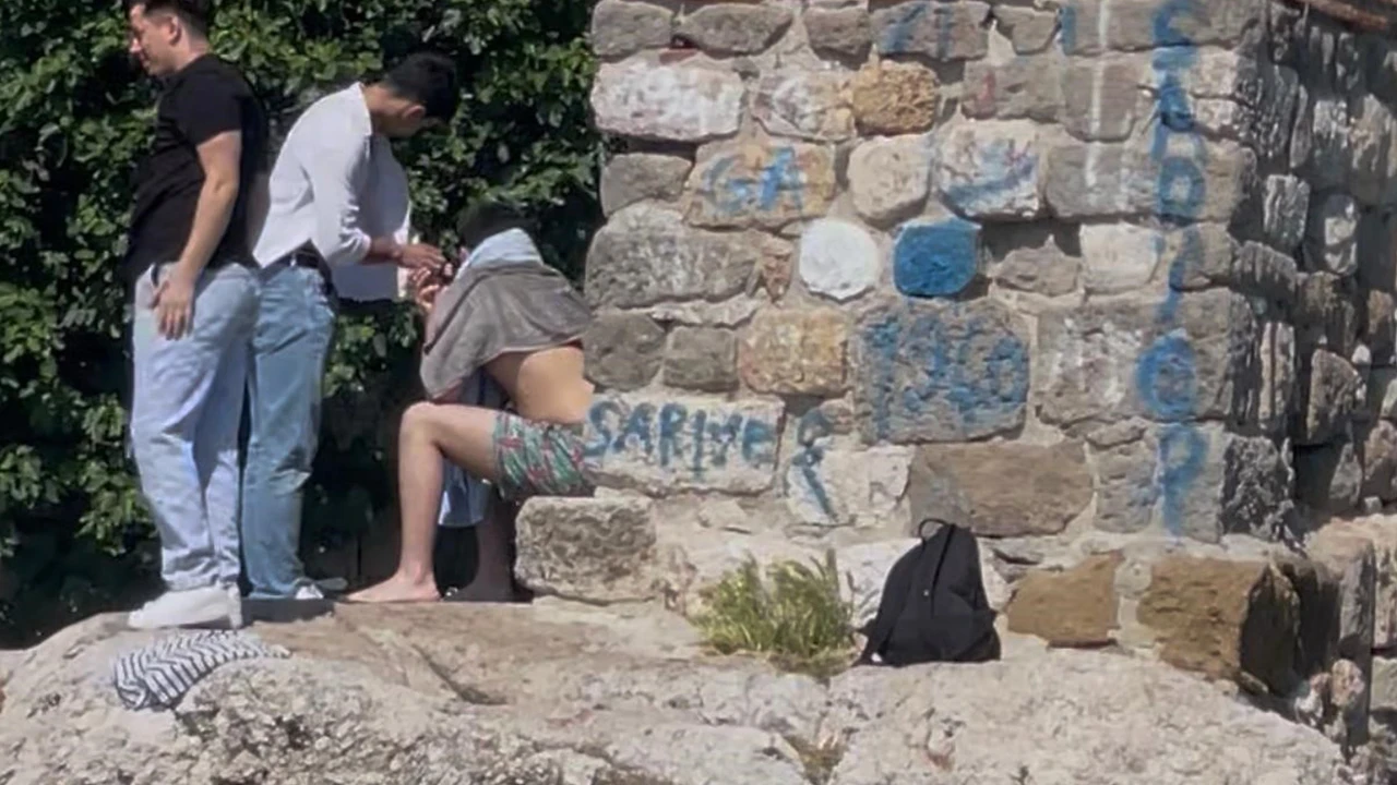 Amasra'da tarihi surlar ve Direkli Kaya'ya sprey boyalı saldırı