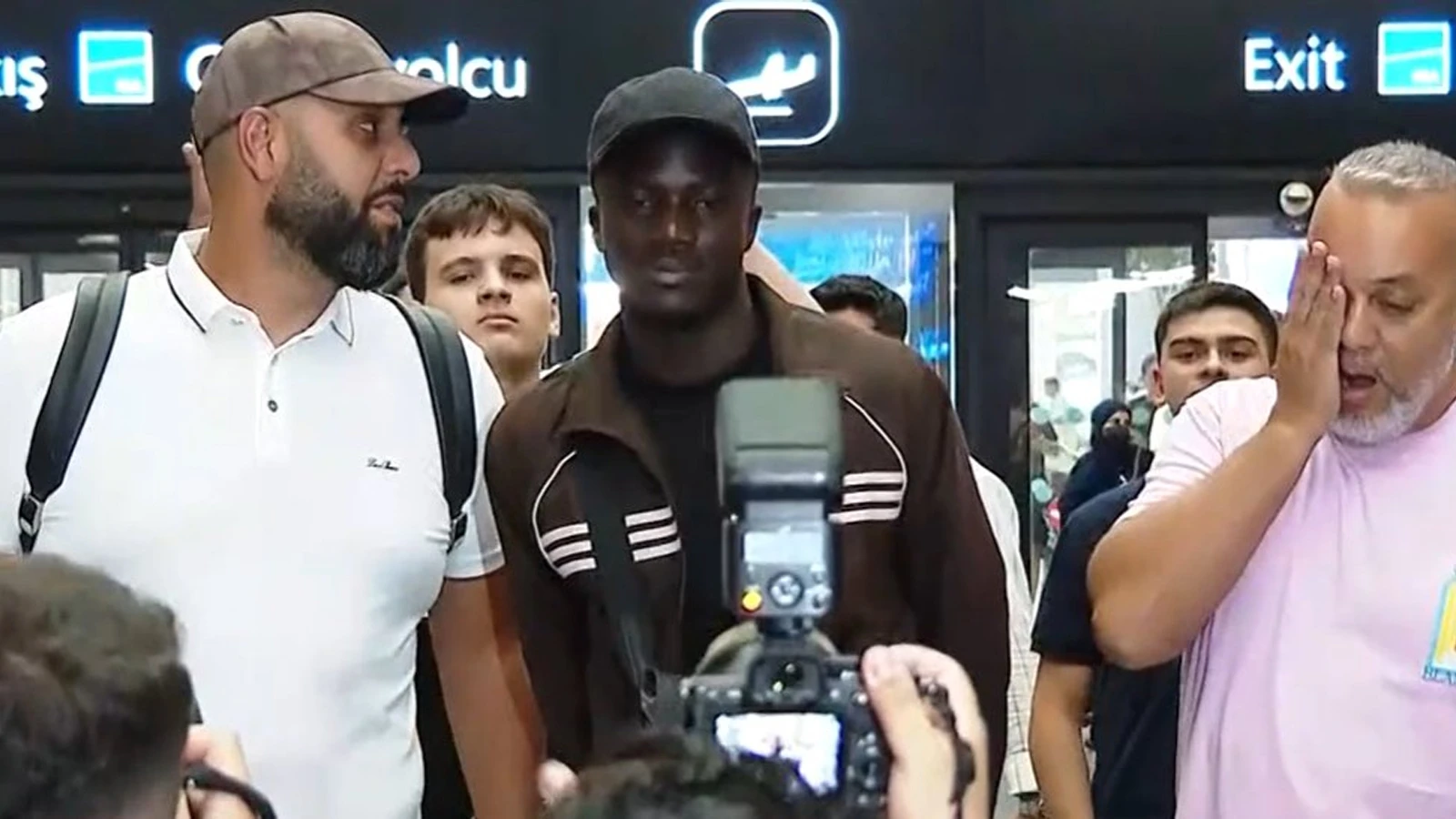 Beşiktaş'ın yeni transferi Kassoum Ouattara İstanbul'a geldi
