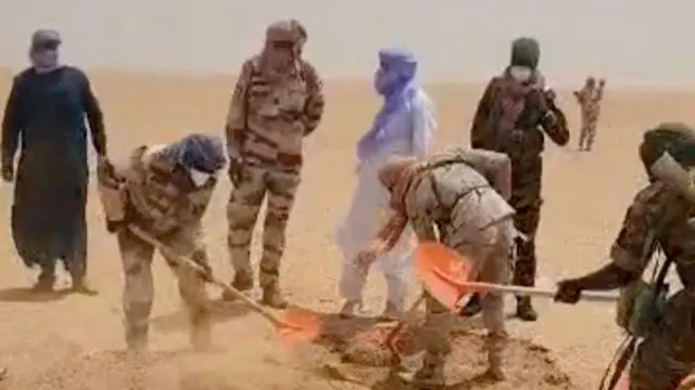 Sahra Çölü'nde kamyon bozuldu, yaklaşık 50 kişi susuzluktan öldü