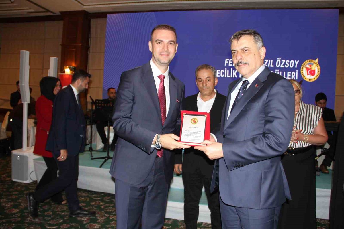 Aras Elektrik’e teşekkür plaketi