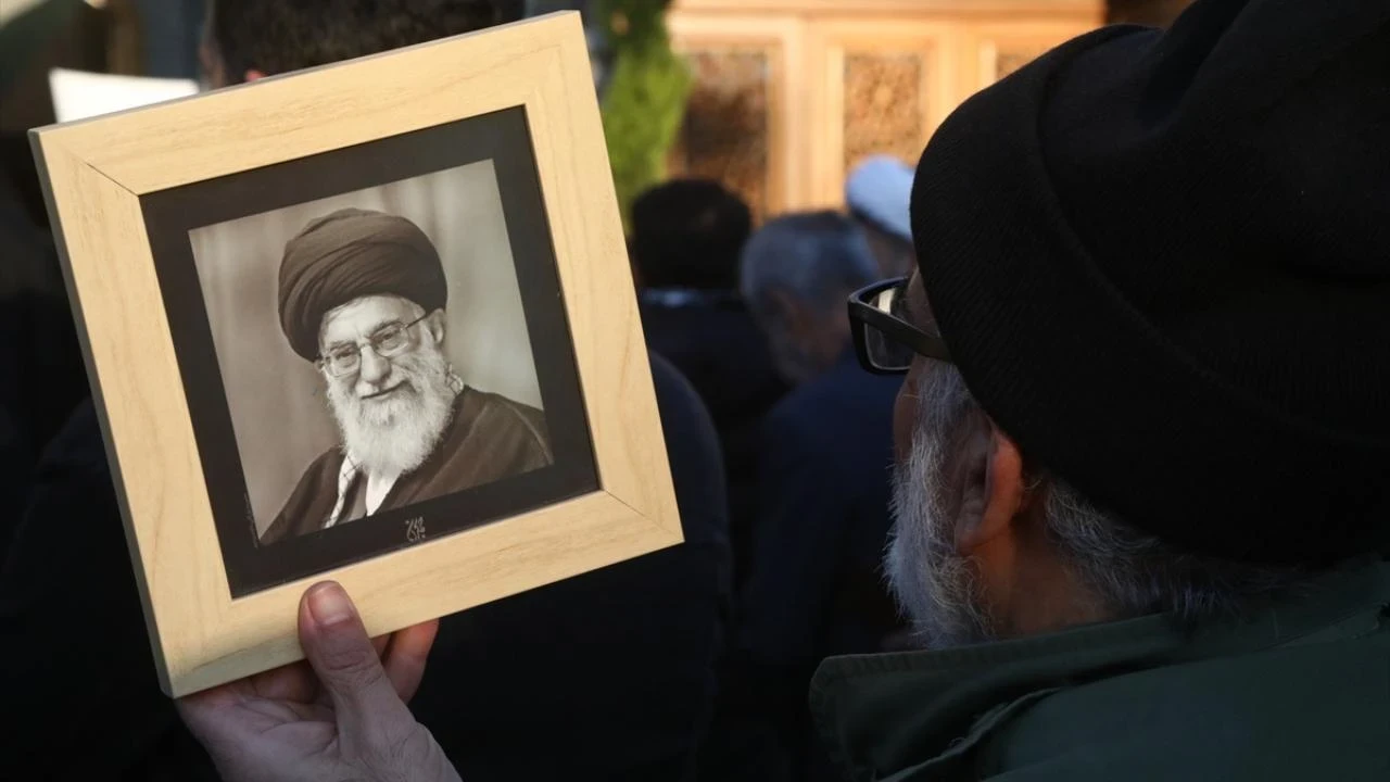 Törenler 4 Şehirde Günlerce Sürecek: Hamaney’in Defnedileceği Yer Belli Oldu