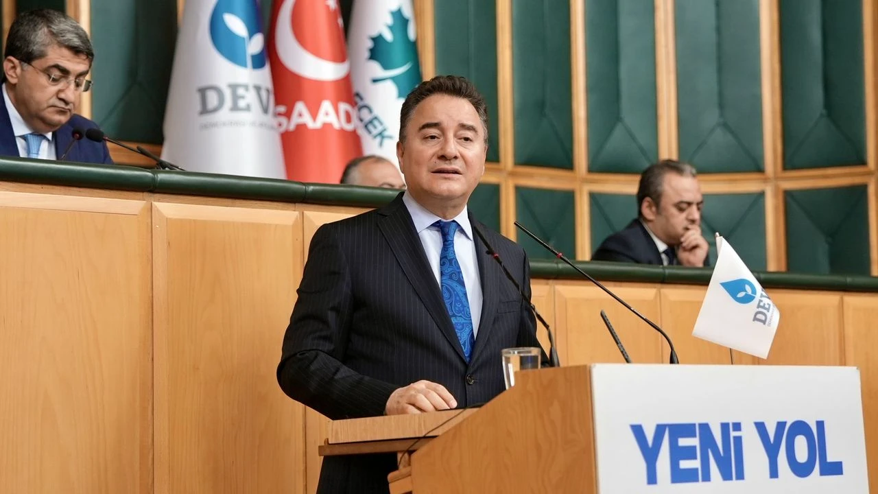 Ali Babacan: Türkiye nefes alacak yeni bir alternatif arıyor