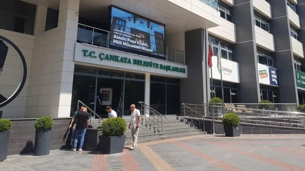 CHP'li belediyeye yolsuzluk operasyonu: Belediye başkan yardımcısı dahil 2 kişi tutuklandı