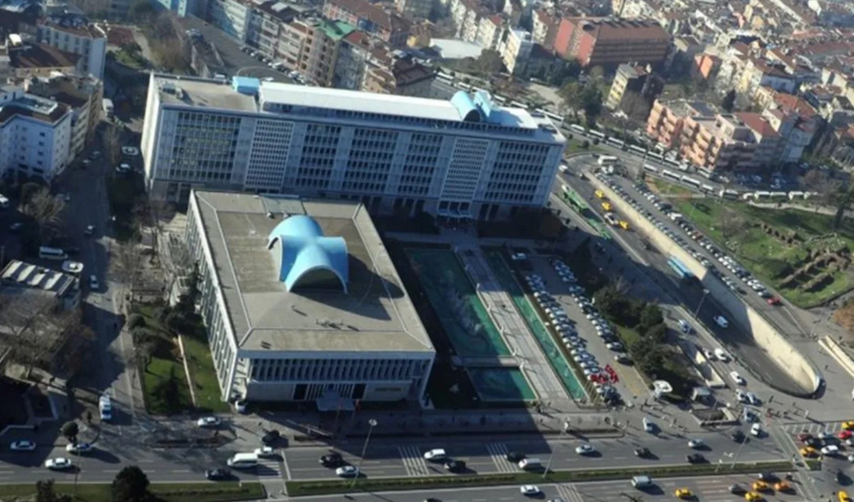 Tahliye edilen İBB yöneticisi görevine yeniden atandı