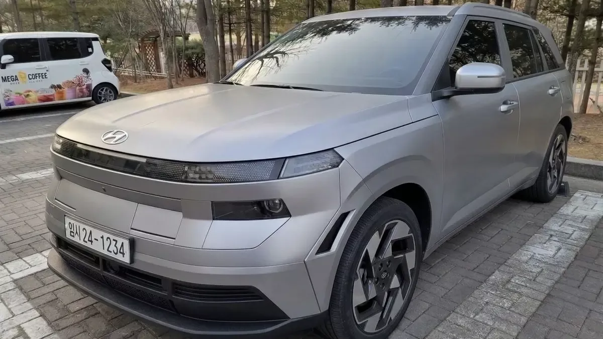 Hyundai Kona'nın Yeni Nesli Sızdırıldı: Daha Sert Tasarım ve Pleos Connect Geliyor