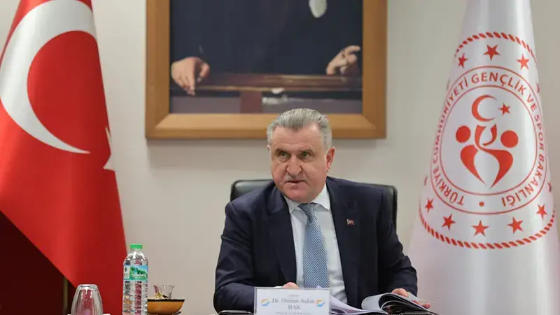 Bakan Bak’tan Aysu Türkoğlu için tebrik mesajı